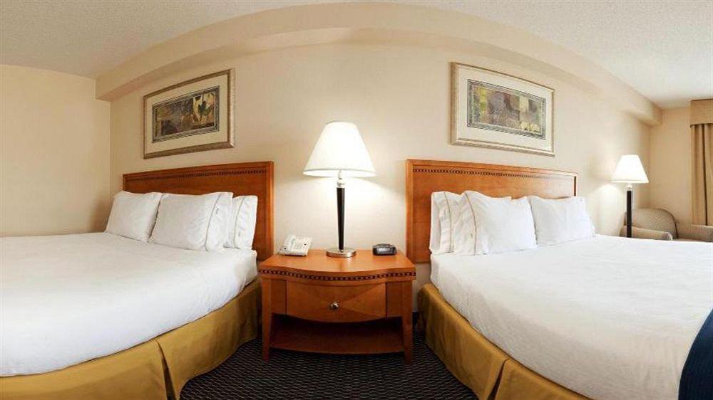 Holiday Inn Express Richmond-Brandermill-Hull Street By Ihg Buitenkant foto