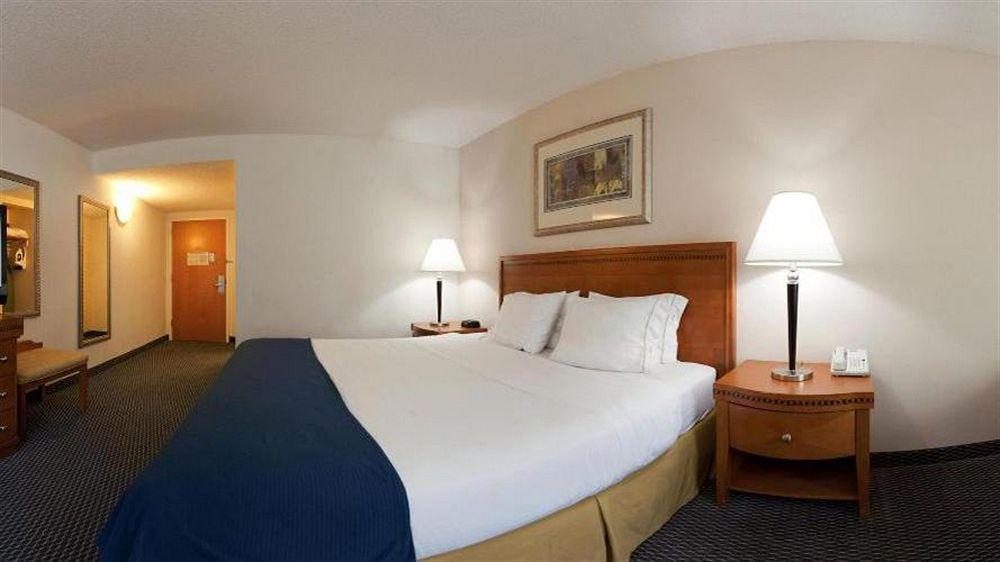 Holiday Inn Express Richmond-Brandermill-Hull Street By Ihg Buitenkant foto